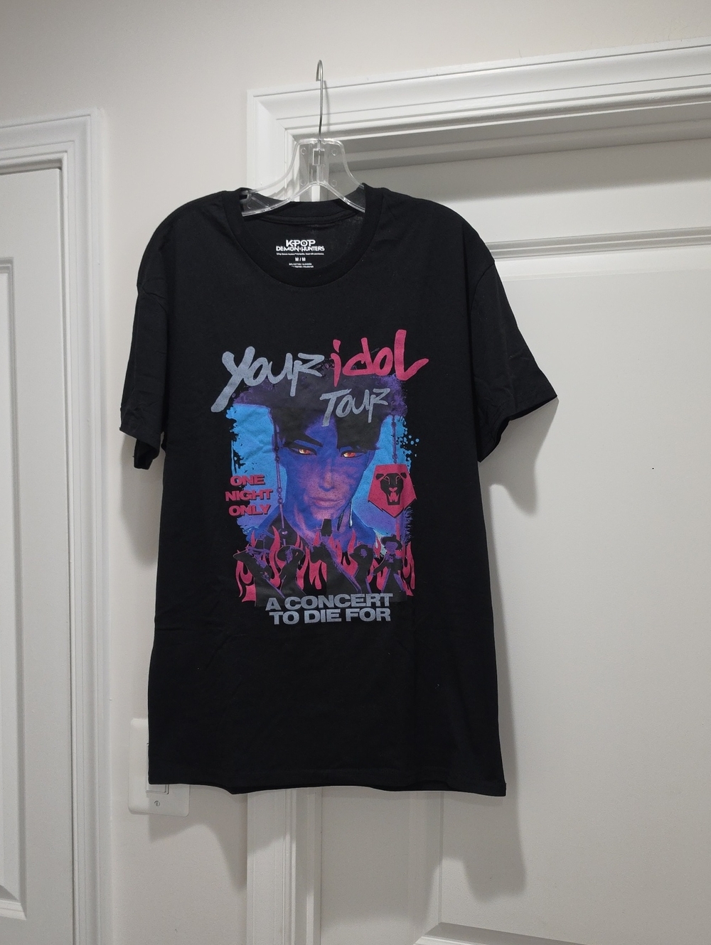 NWT Black "Your Idol Tour" Graphic Tee